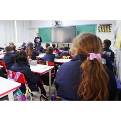 Uniformes de inverno distribuídos para 15 mil alunos em Campo Largo